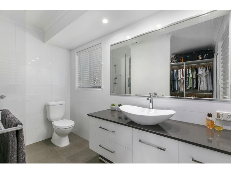 11 Lakeside Drive, Cooroibah QLD 4565