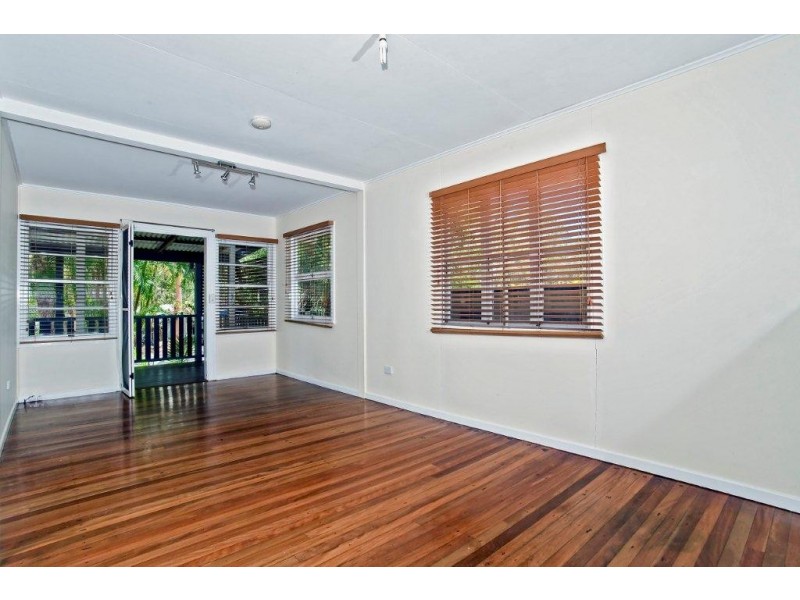 38 Pines Avenue, Cooroibah QLD 4565