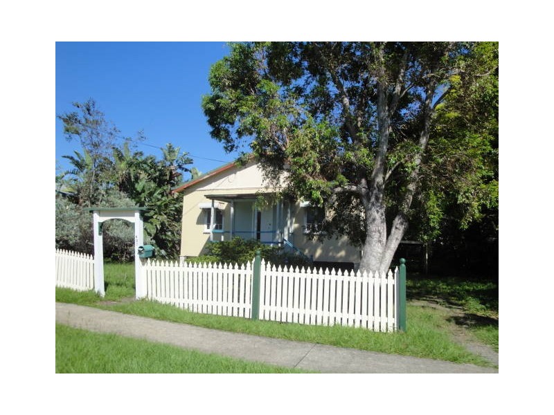 427 Scarborough Road, Scarborough QLD 4020