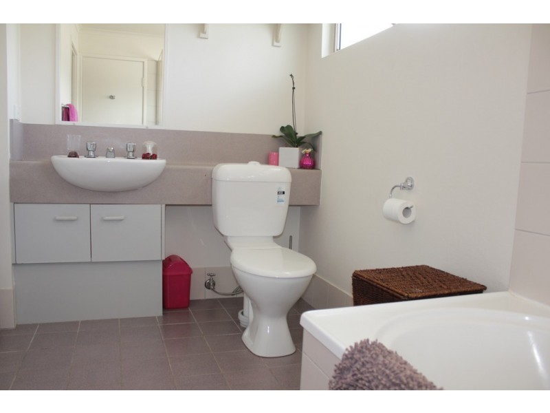 219 / 24 Lake Weyba Drive, Noosaville QLD 4566