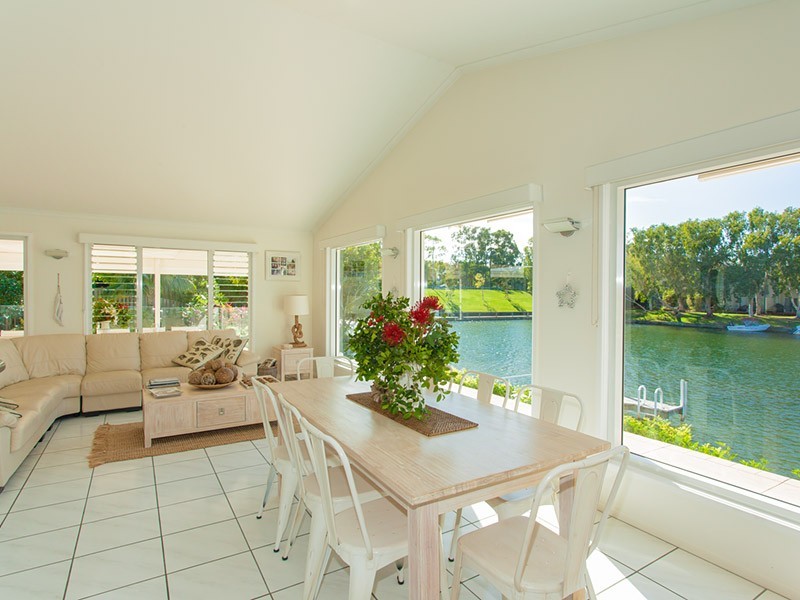 5 Riverbreeze Ave, Noosa Waters QLD 4566