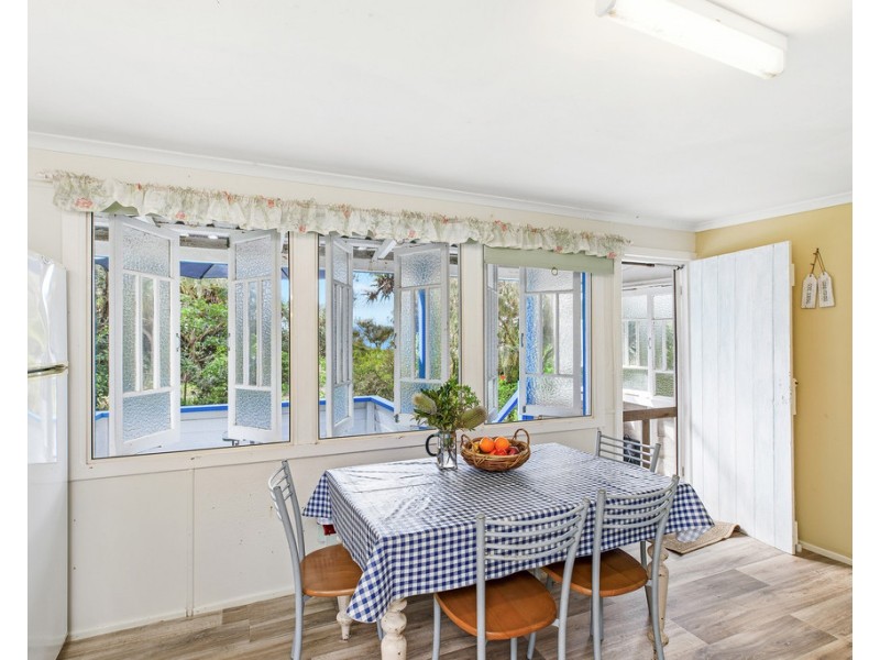 20 Esplanade, Noosa North Shore QLD 4565