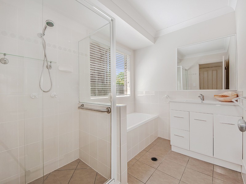 27 Ashgrove Drive, Cooroy QLD 4563