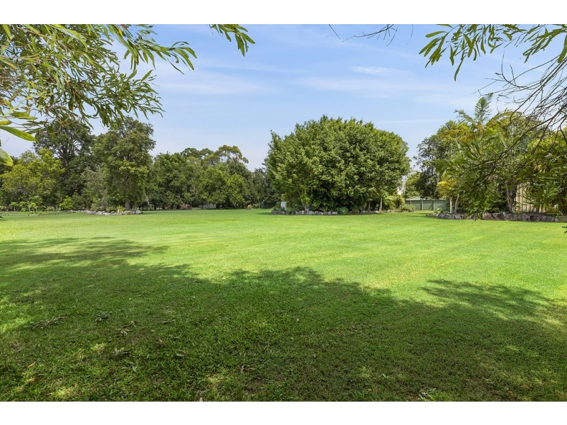 39 Edington Drive, Cooroibah QLD 4565