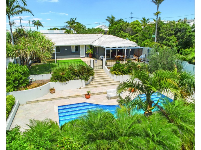 18 Southern Cross Parade, Sunrise Beach QLD 4567