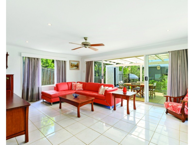 18 Southern Cross Parade, Sunrise Beach QLD 4567