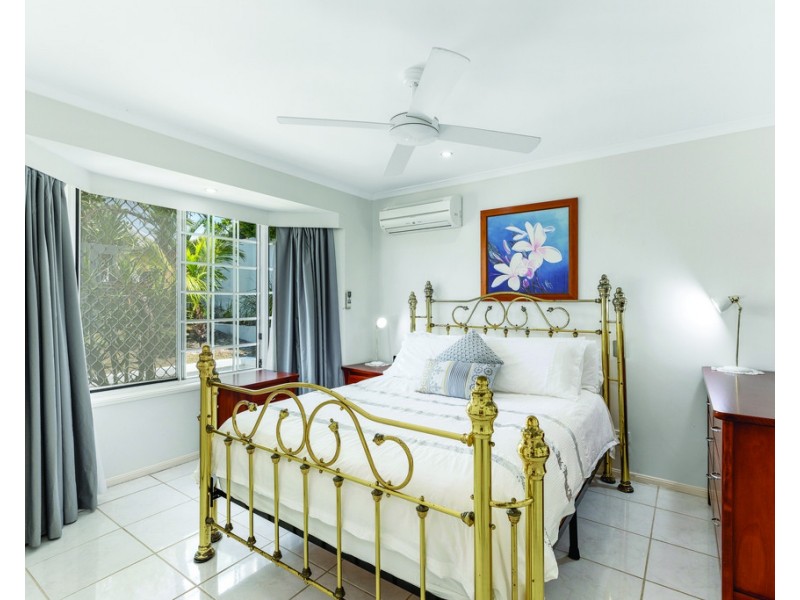 18 Southern Cross Parade, Sunrise Beach QLD 4567