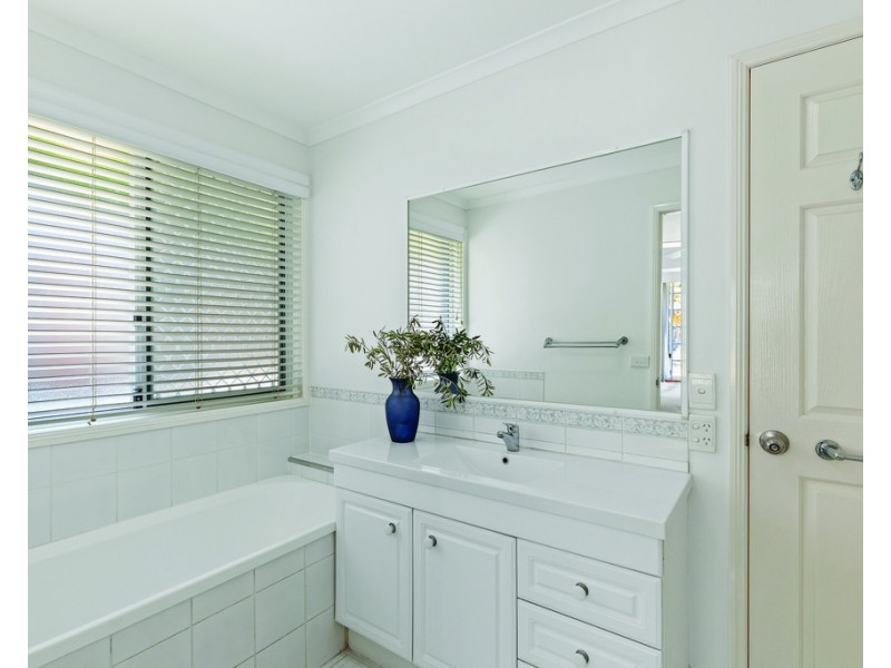 18 Southern Cross Parade, Sunrise Beach QLD 4567