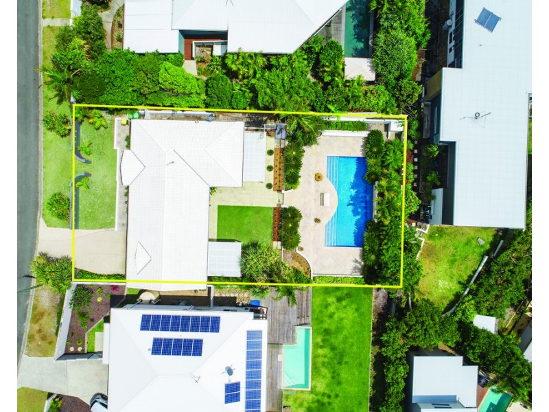 18 Southern Cross Parade, Sunrise Beach QLD 4567