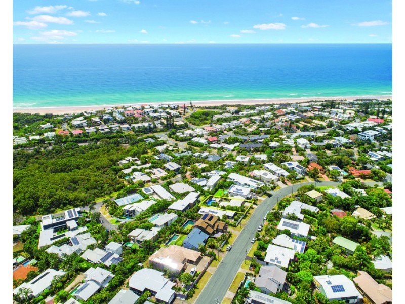 18 Southern Cross Parade, Sunrise Beach QLD 4567