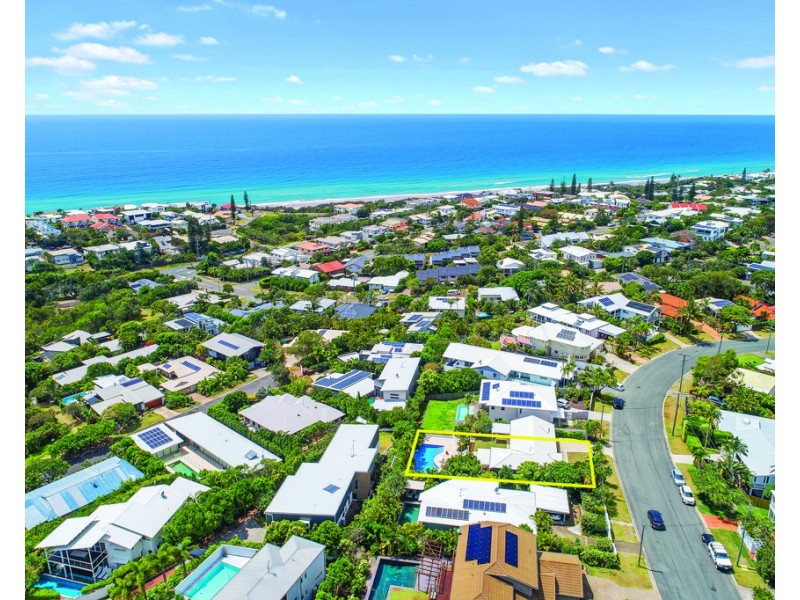 18 Southern Cross Parade, Sunrise Beach QLD 4567