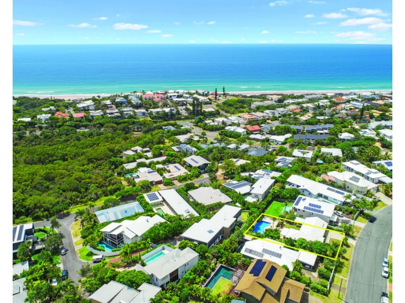 18 Southern Cross Parade, Sunrise Beach QLD 4567