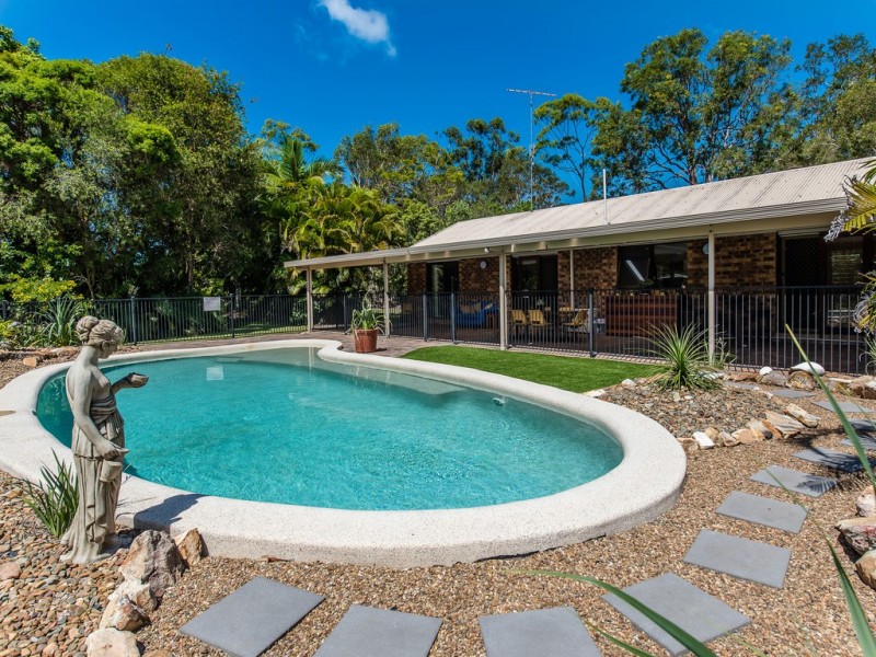 4 Illoura Place, Cooroibah QLD 4565