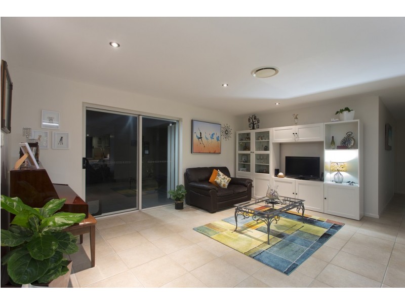 25 Tait Street, Tewantin QLD 4565