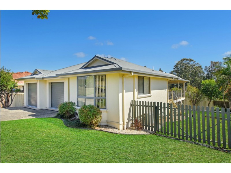 9 Dampier Court, Lake Cathie NSW 2445
