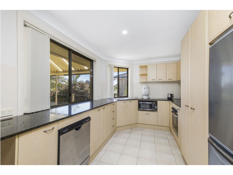9 Dampier Court, Lake Cathie NSW 2445