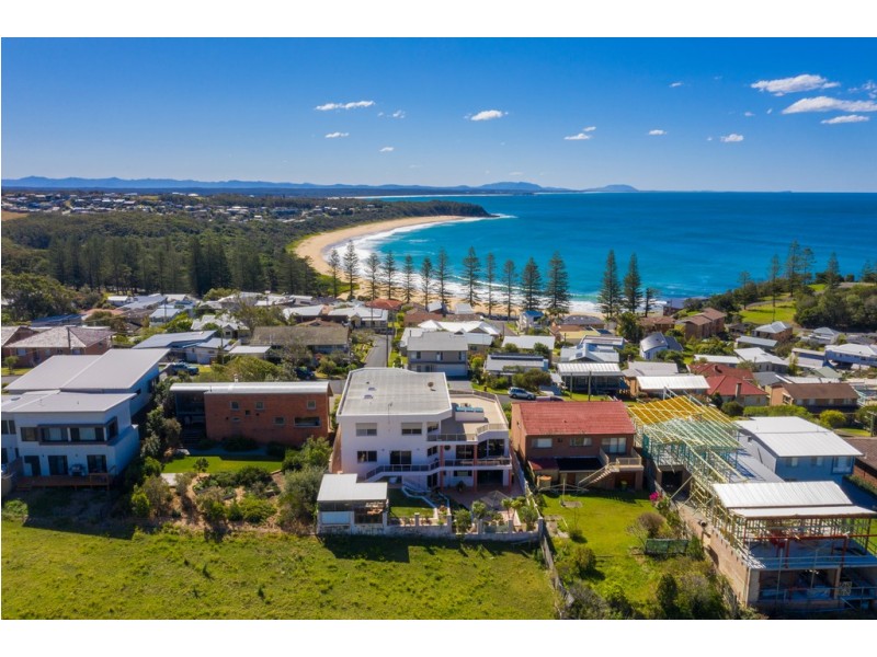 22 High Street, Black Head NSW 2430