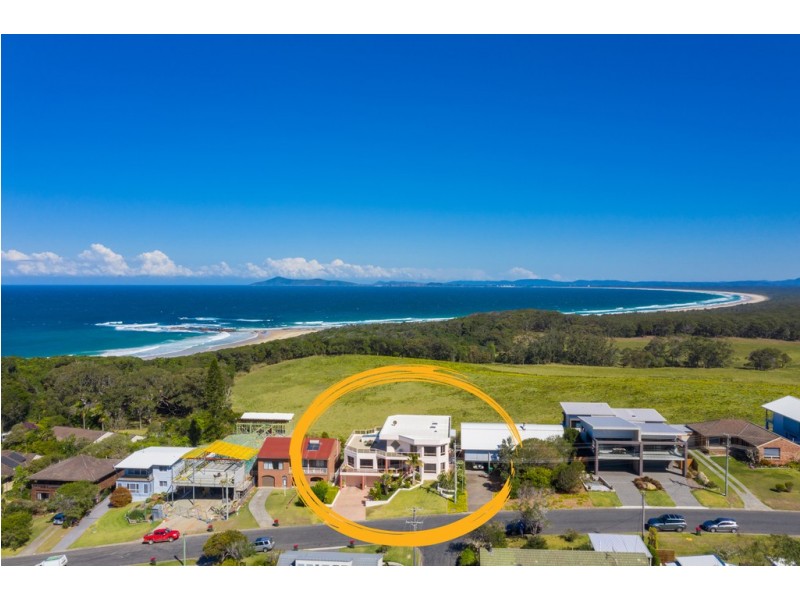 22 High Street, Black Head NSW 2430