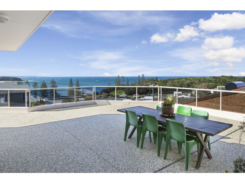 22 High Street, Black Head NSW 2430