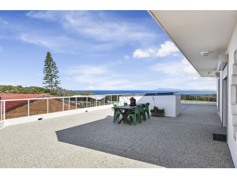 22 High Street, Black Head NSW 2430