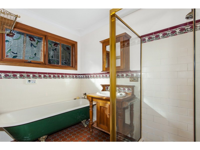 9 Derwyn Close, North Gosford NSW 2250