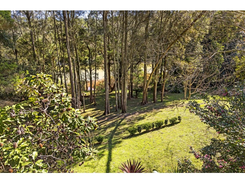 90 Lake Shore Drive, North Avoca NSW 2260