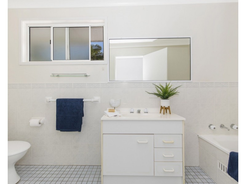 1/97 Lake Shore Drive, North Avoca NSW 2260