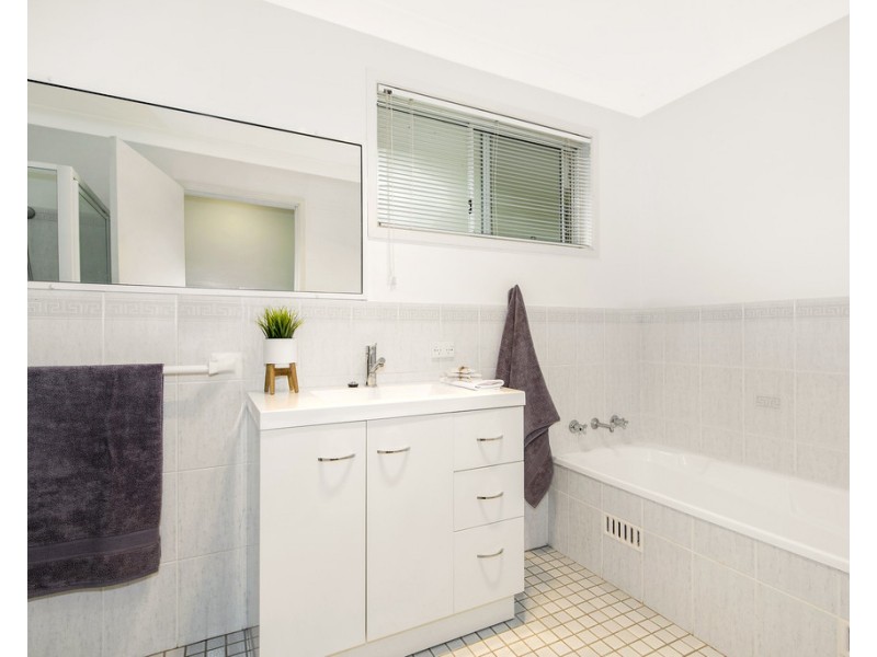 2/97 Lake Shore Drive, North Avoca NSW 2260