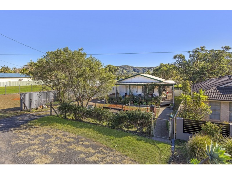959 The Entrance Road, Forresters Beach NSW 2260