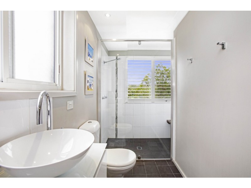 100 Old Gosford Road, Wamberal NSW 2260