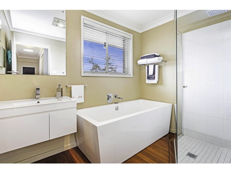 100 Old Gosford Road, Wamberal NSW 2260