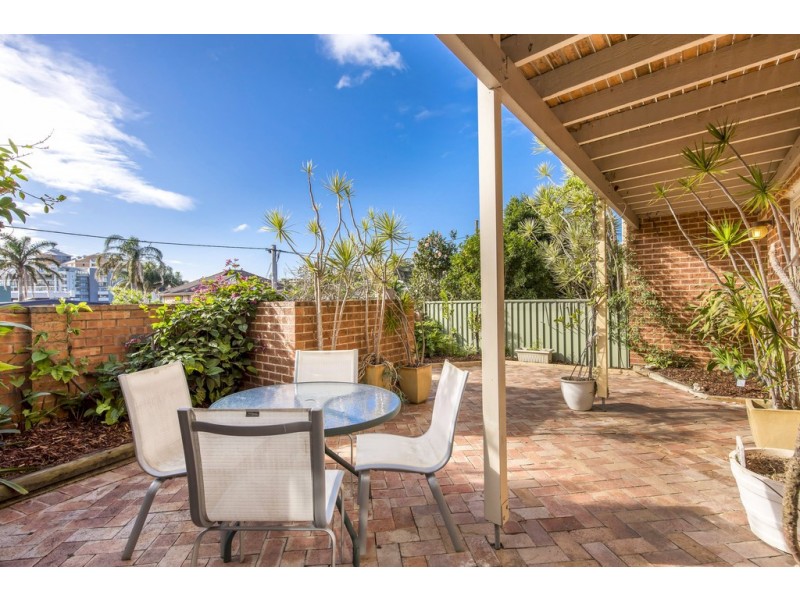 2/14 Henley Avenue, Terrigal NSW 2260
