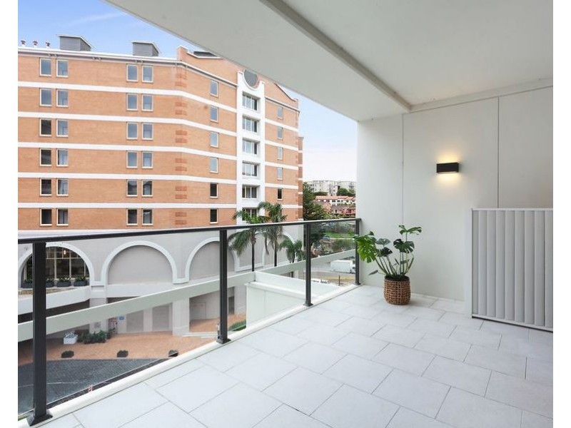 402/6 Pine Tree Lane, Terrigal NSW 2260