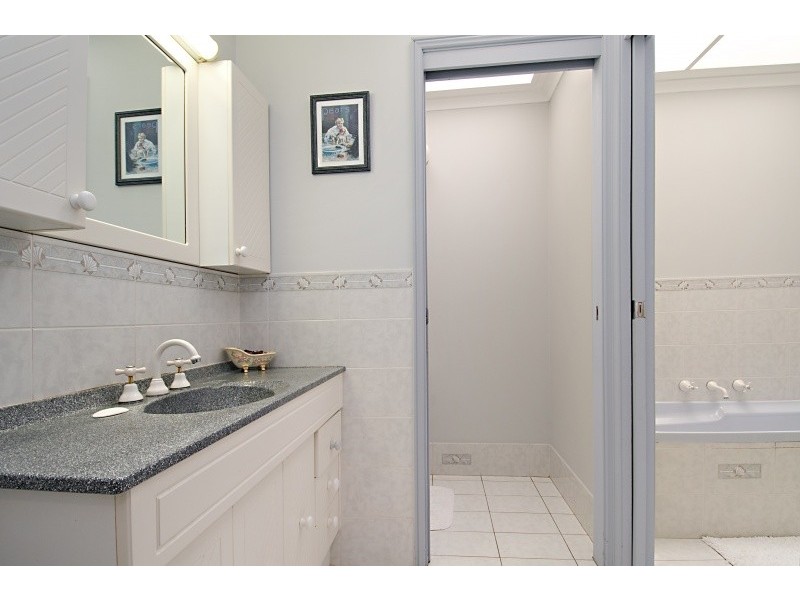 2 Barinya Lane, Springfield NSW 2250