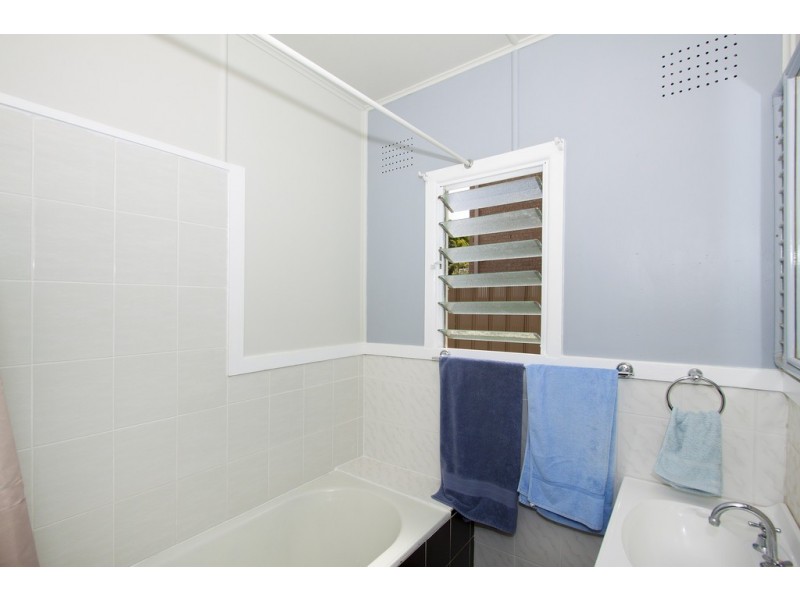 6 Strickland Road, Killarney Vale NSW 2261