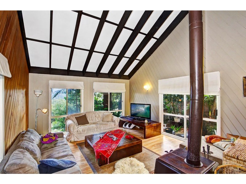 6 Dan Place, Forresters Beach NSW 2260