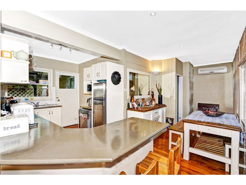 6 Dan Place, Forresters Beach NSW 2260