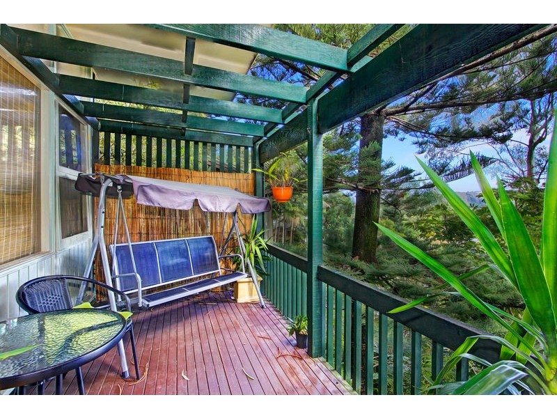 6 Dan Place, Forresters Beach NSW 2260