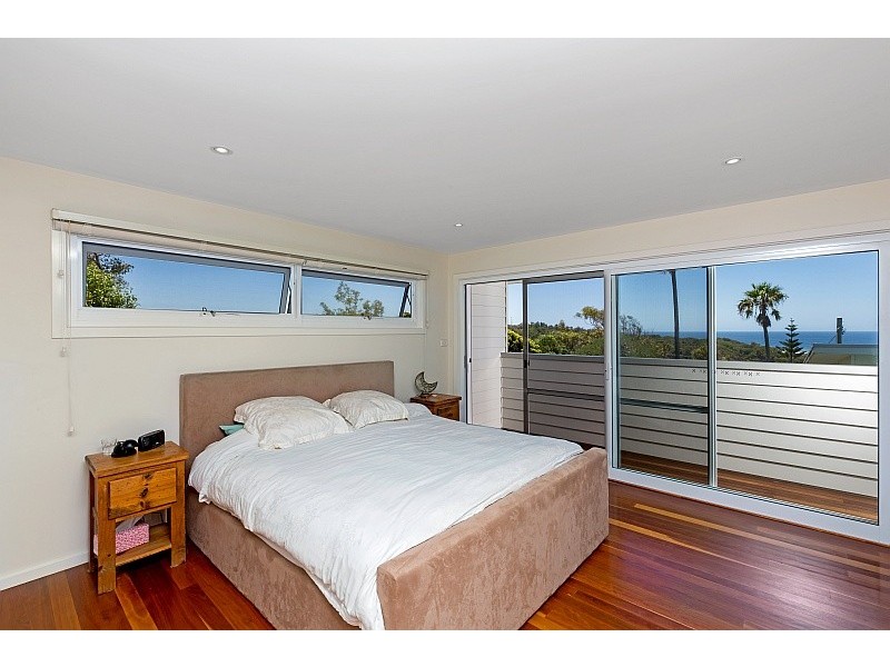 12 Clairvoux Road, Wamberal NSW 2260