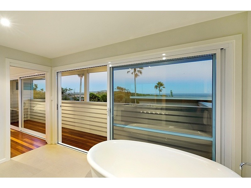 12 Clairvoux Road, Wamberal NSW 2260