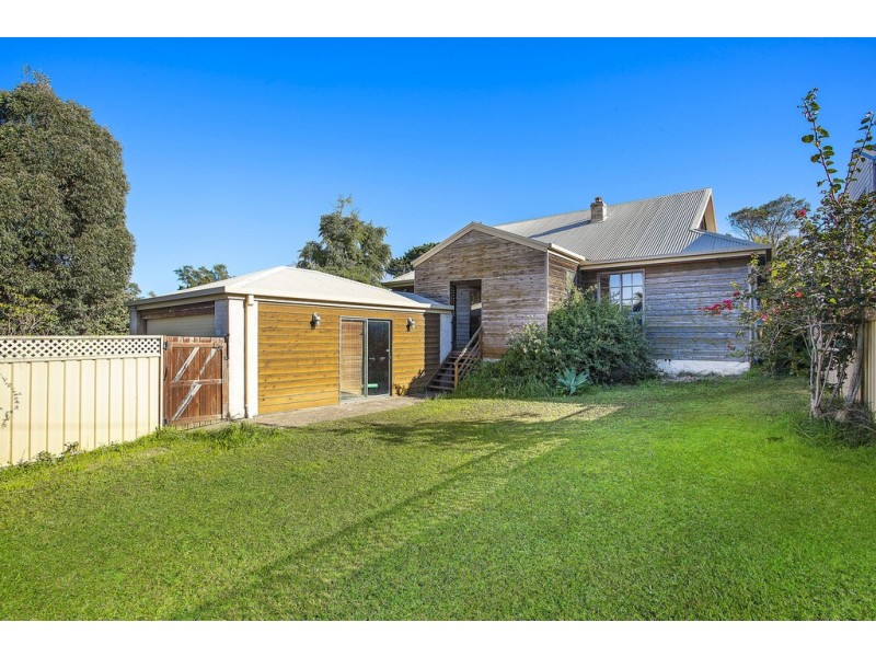 935 The Entrance Road, Forresters Beach NSW 2260