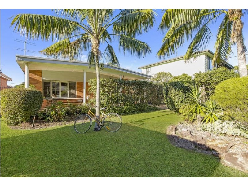 16 Parkside Avenue, Bateau Bay NSW 2261