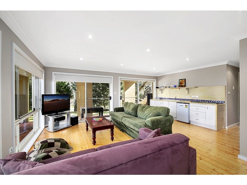 22 Bareena Avenue, North Avoca NSW 2260