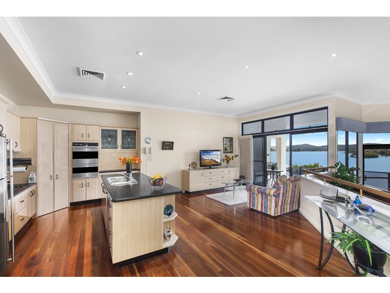 4 Daley Avenue, Daleys Point NSW 2257