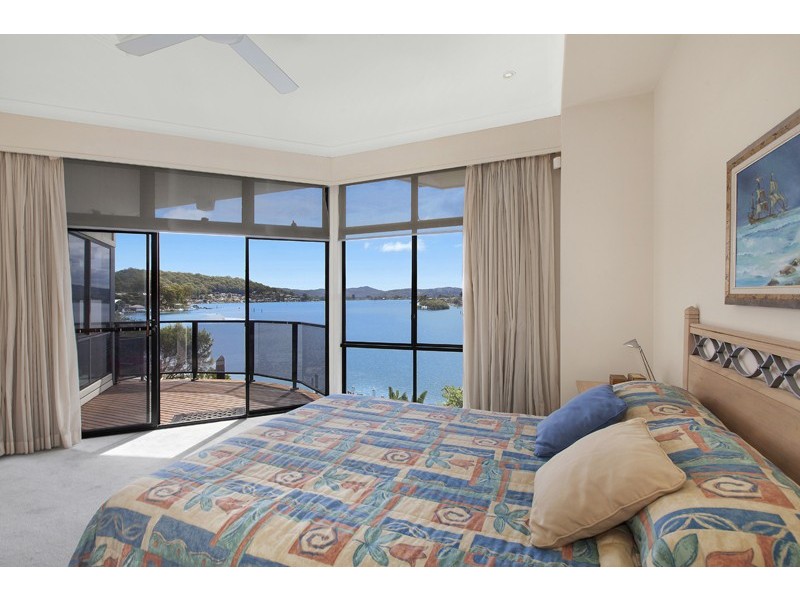 4 Daley Avenue, Daleys Point NSW 2257