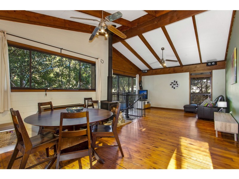 7 Easter Parade, North Avoca NSW 2260