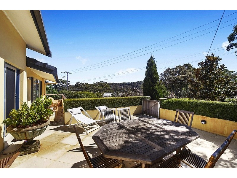 2 View Street, North Avoca NSW 2260