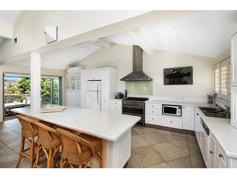 2 View Street, North Avoca NSW 2260