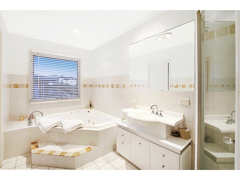 1 View Street, North Avoca NSW 2260