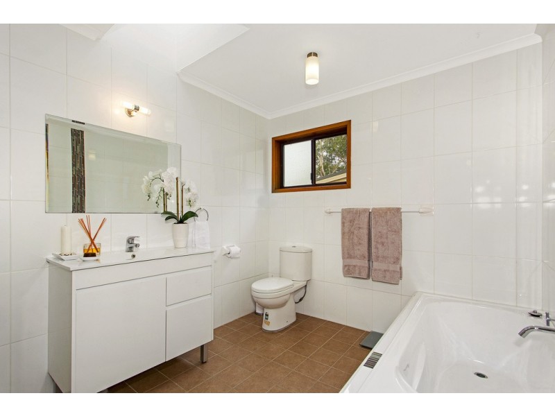 35 Easter Parade, North Avoca NSW 2260